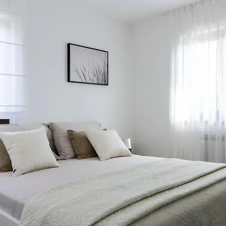 Alena In - Haus Fuer 8 Personen ヴィラ *