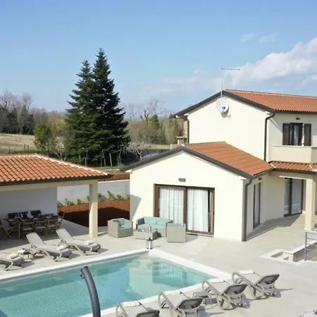 Alena In - Haus Fuer 8 Personen فيلة