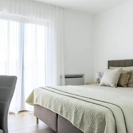 Alena In - Haus Fuer 8 Personen Vizinada